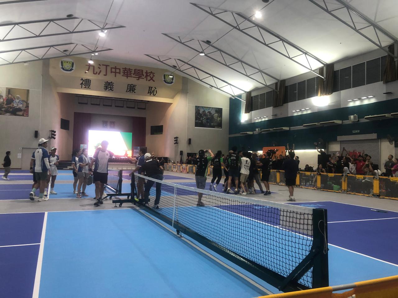 Post-match celebration on Lamunin courts